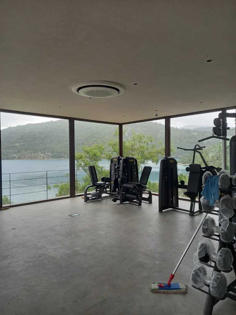 Manzaralı kapalı alan cam sistemi uygulaması